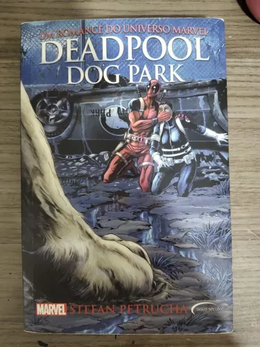 Livro Deadpool dog park
