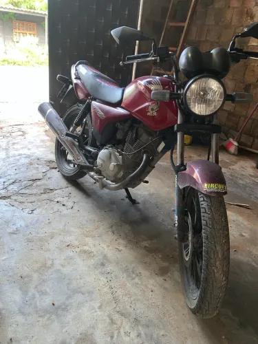 Moto muito bem conservada, moto é só andar e ser feliz.