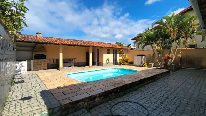 Amparo imóveis - Vende ótima casa com piscina no Rota do Sol