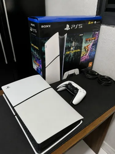 Ps5 slim + leitor+ disco Resident Evil Village