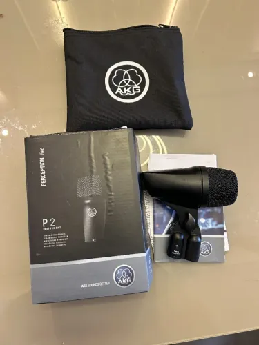 Microfone dinâmico AKG P2 (BUMBO)