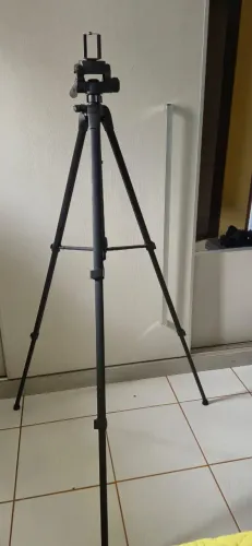 Tripé profissional de até 1,80cm com suporte pra celular e câmera