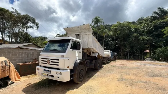 Vendo VW 17300 Ano: 2001 Caçamba