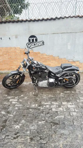 Breakout 2016 motor 103 único dono 