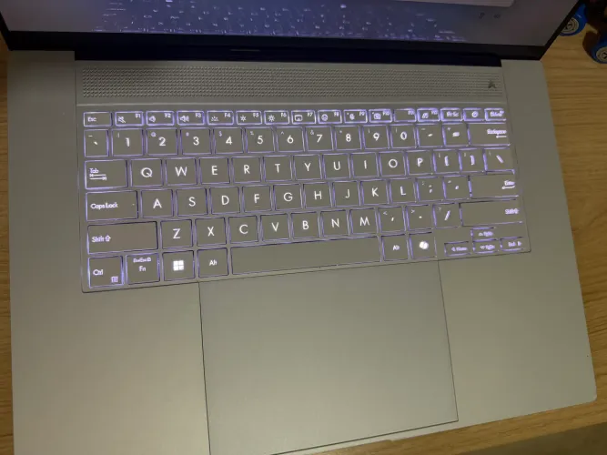 Notebook ASUS Zenbook S 16 OLED Ryzen AI 9 365 24GB RAM SSD 1TB Radeon 880M
