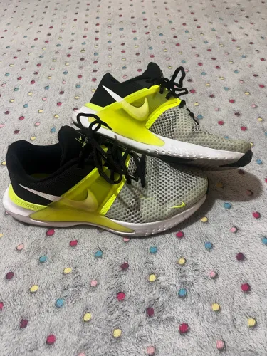 tênis nike renew fusion cinza e verde