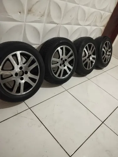 Vende-se rodas 15 liga leve coração 4 x 100 dá no gol Palio Fiat Chevrolet na Caucaia Ret