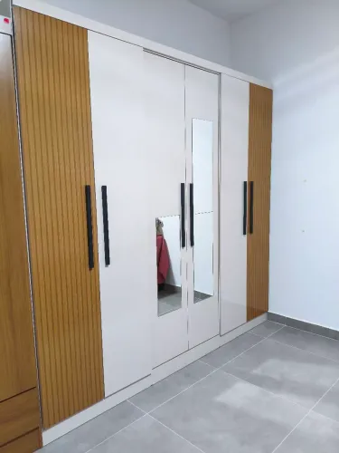 Vendo Guarda-roupa seis portas