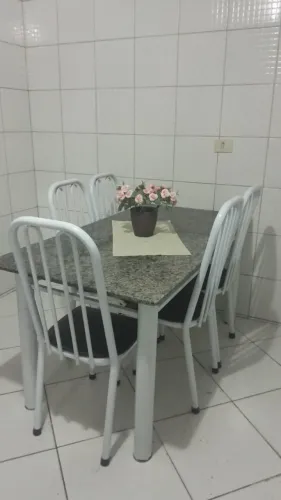 mesa de granito com 6 cadeiras