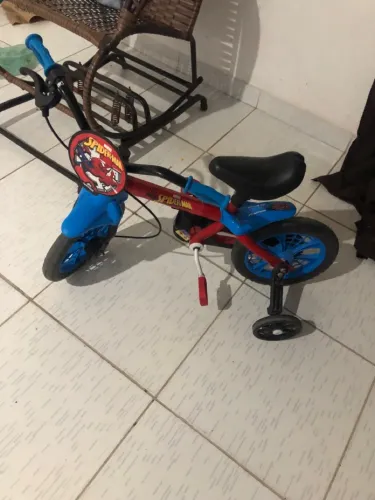 Bicicleta infantil do Homem aranha
