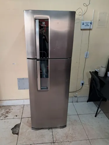 Linda geladeira Electrolux frost free inox