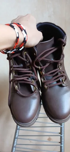 Bota coturno marrom