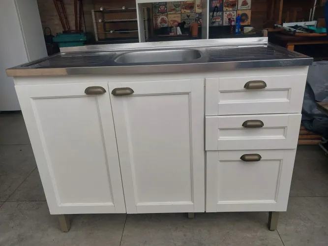Vendo Balcão marca kappesberg, com pia inox marca tramontina. Aceito cartão 