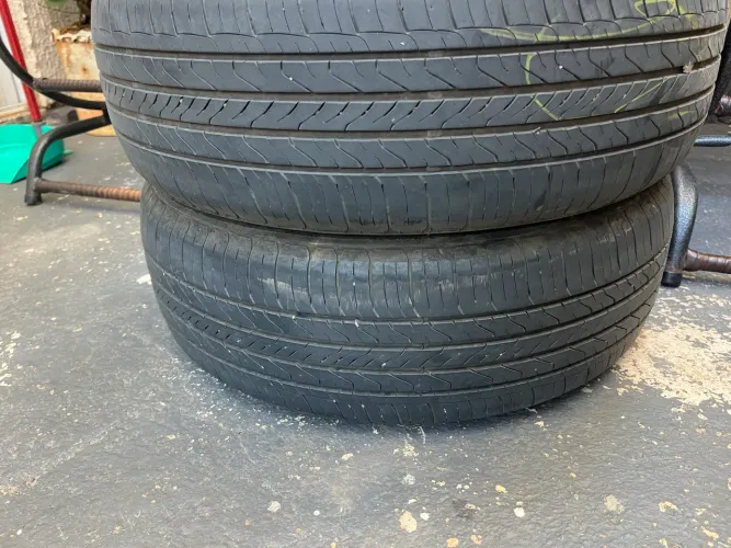 Par de pneus 185/60 aro 15 Meia vida 