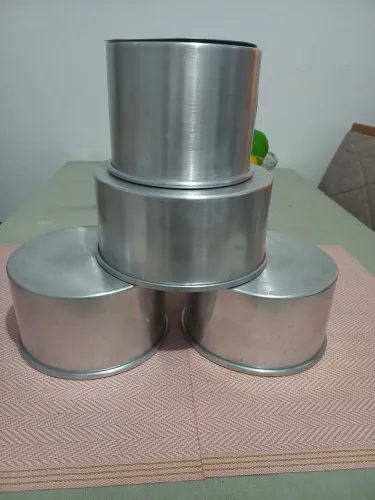 Vendo 7 unidades  de formas   para bolo aro14, 15,17,20  ( menor valor)