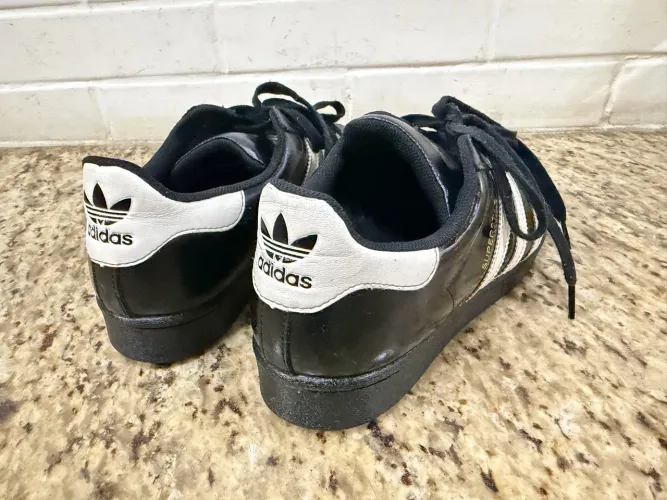 Tênis adidas super Star
