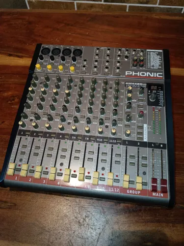 Mesa de som PHONIC perfeito estado 