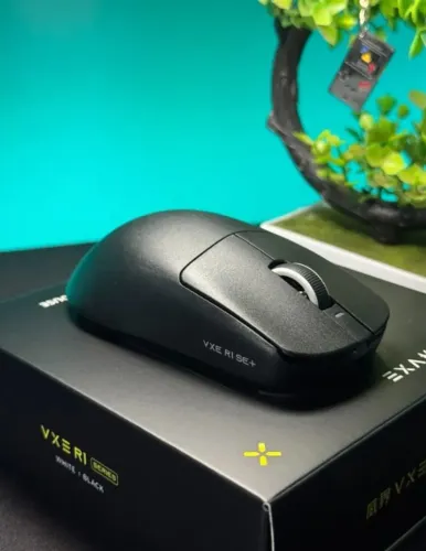 Mouse Gamer Sem Fio ATK VXE Dragonfly R1 SE+ UltraLeve 51g (PAW3395 SE / Tri-Mode) LACRADO