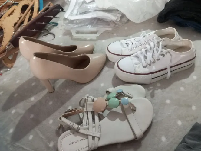 Lotao calças vestidos sapatos m..36/37.. calças 36/38 não vendo separado