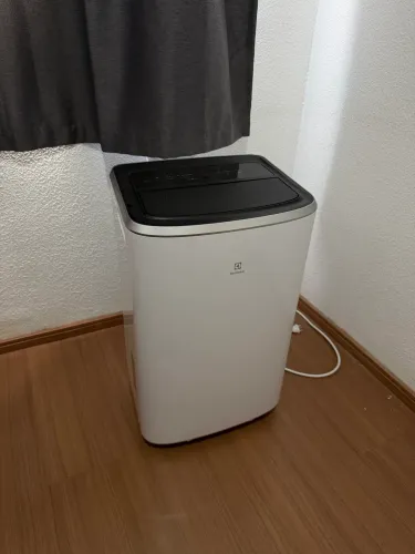 Ar-Condicionado Portátil Electrolux 12.000 BTUs Wi-Fi Seminovo