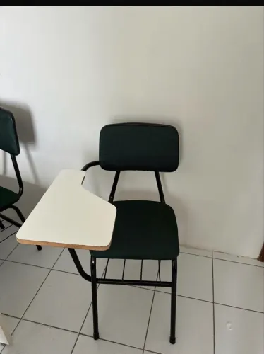 Cadeiras escolares em ótimo estado 