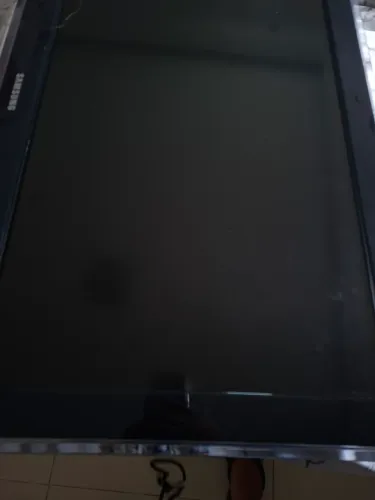 Tv LCD sanssung 32 polegadas funciona , mas apareceu uma listas nelas como ta no video