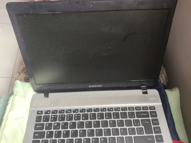 Notebook Samsung usado funcionando perfeitamente.