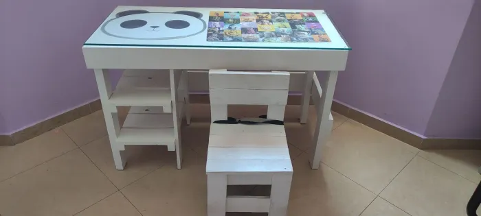 Mesinha infantil e cadeira - madeira