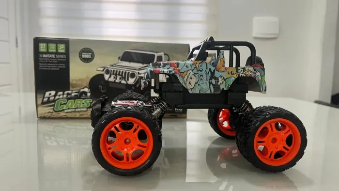 Carrinho de Controle Remoto Off-Road Race Cars - Recarregável - Novo na Caixa