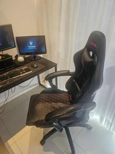 Cadeira Gamer KBM! Tempest Preta/Vermelha com Almofadas e Descanso de Pés