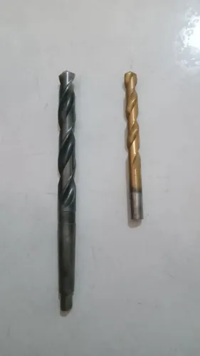 BROCAS DE AÇO RÁPIDO 18²? HS e 13mm HSS DOURADA