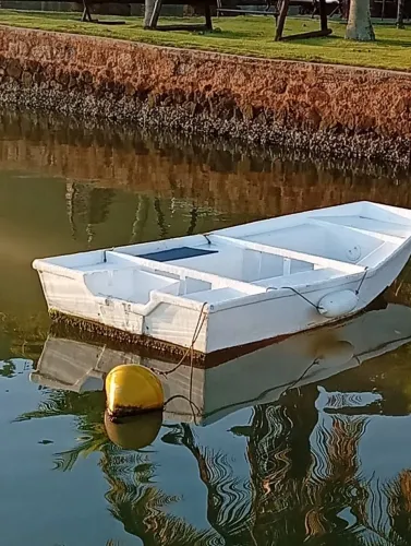 Bote fibrado semi-novo