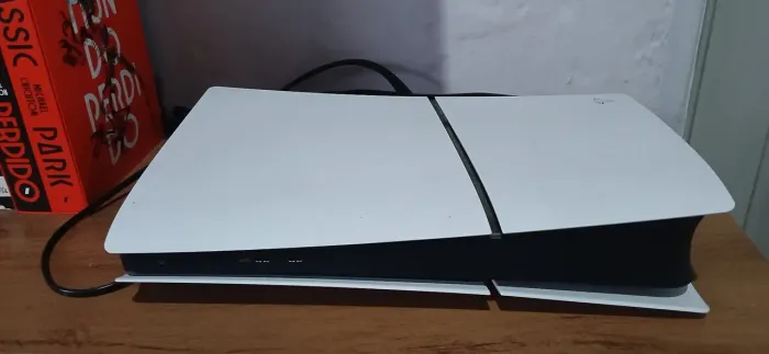 Playstation 5 slim 825G + Headset sem fio pulse elite Sony + 2 controles + base de carga