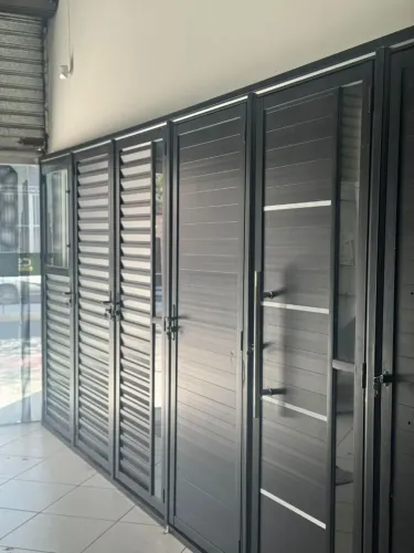 PORTA DE ALUMÍNIO PRETO DIRETO DA FÁBRICA - LINHA REFORÇADA