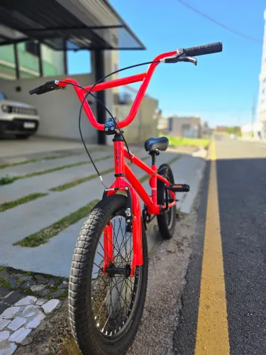 BMX Aro 20 Vermelha - Excelente Estado - Pronta para Andar<br>Descrição: