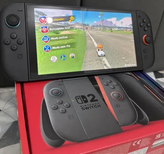 Nintendo Switch 2 na caixa com acessórios