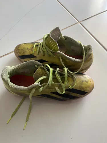 Chuteira adidas original 37