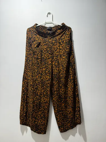 Calça oncinha P
