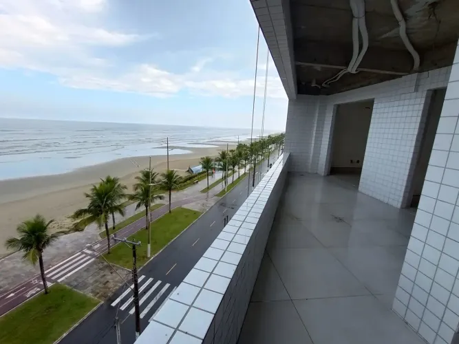 Apartamento 2 dormitórios sendo 1 suíte em prédio de frente para o mar no bairro do Solema
