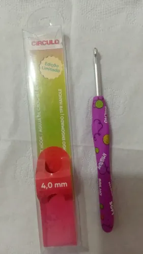 Agulha de Crochê Soft Estampada tamanho 4,5mm