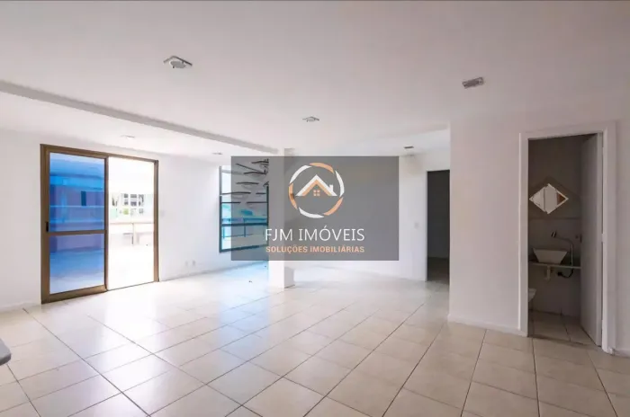 Cobertura à venda em Charitas, Niterói: 3 suítes, 103m²