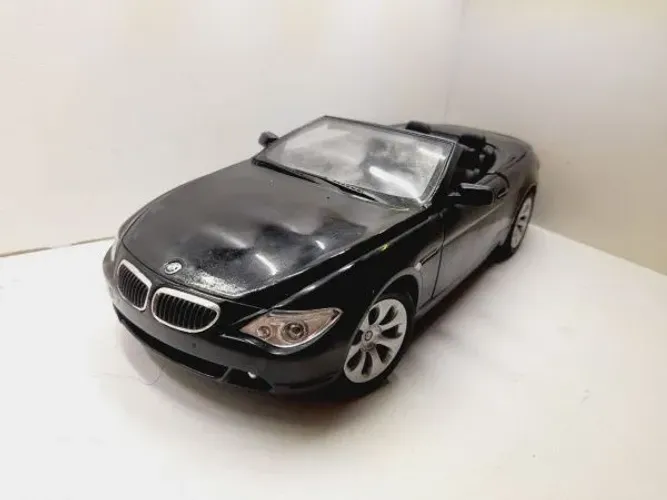 BMW 645ci Maisto abrindo portas capô e porta malas