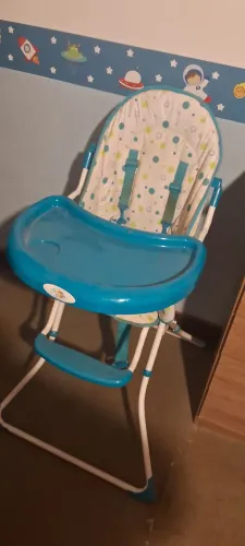 Quarto bebê menino completo