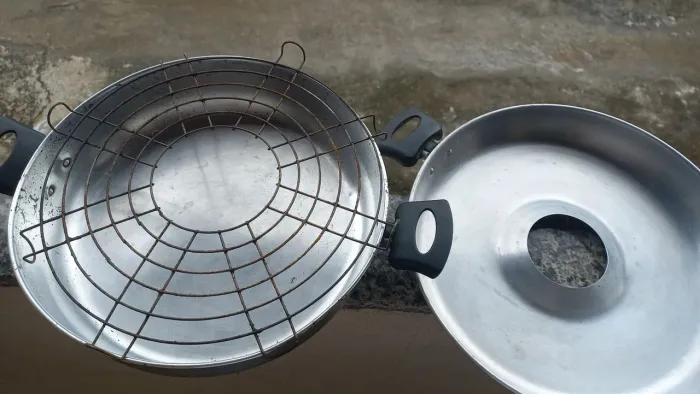 Panela Grill churrasqueira de fogão alumínio polido com tampa excelente conservação 