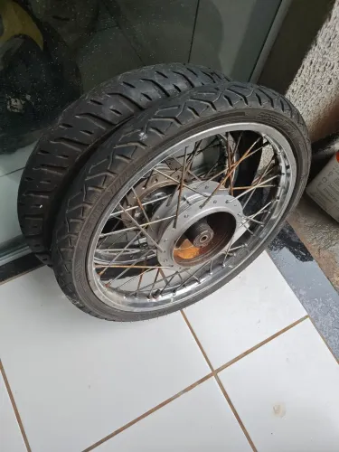 vendo kit roda com pneus da bis semi novo