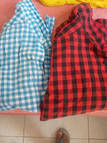 Duas camisas masculinas social