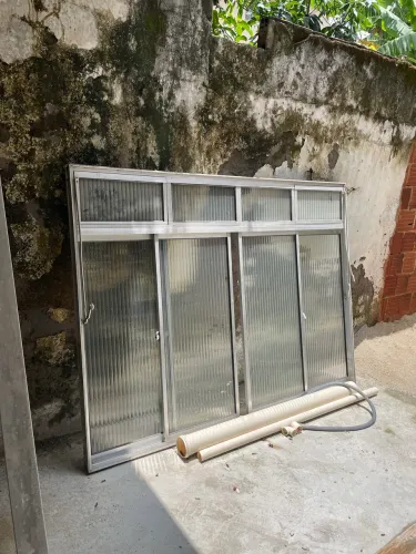 Janela de alumínio com vidros