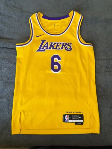 REGATA LAKERS LEBRON JAMES - TAM P 