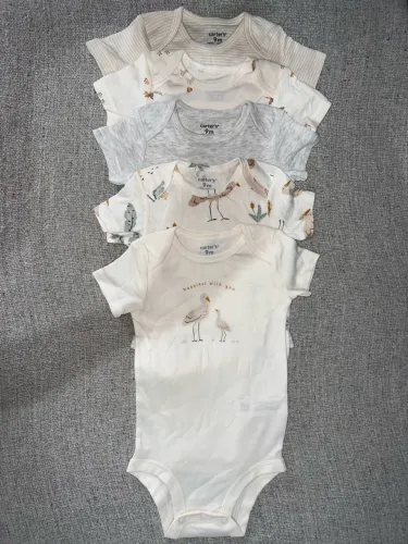 Kit 5 bodys Carters novos e original