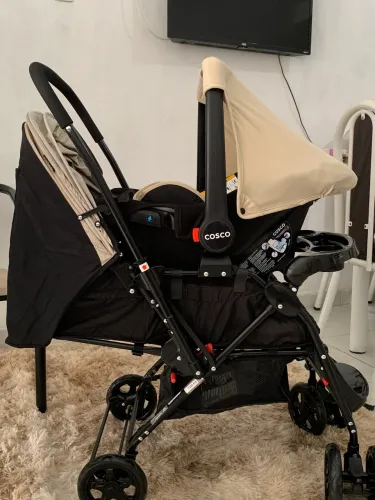 Carrinho Cosco com bebê conforto